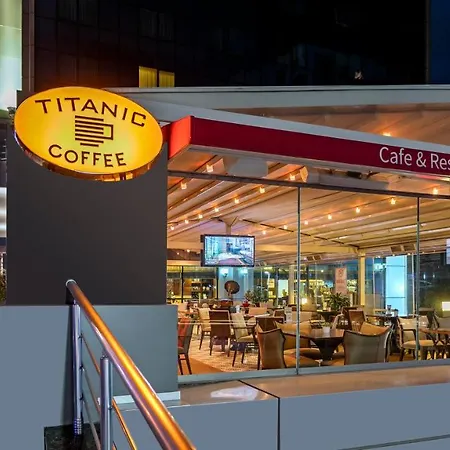 タイタニック ポート バクルキョイ イスタンブール
